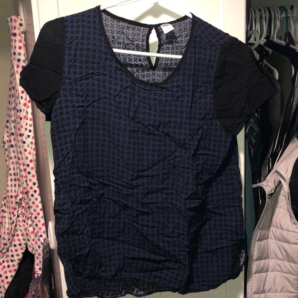 Old navy T shirt